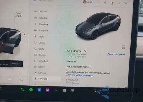 2022 Tesla Model Y Long Range Dual Motor All-Wheel Drive z USA, uszkodzony, nr VIN 7SAYGDEE8NF576652